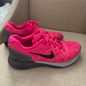 Nike Women's Bright Pink Athletic Shoes
